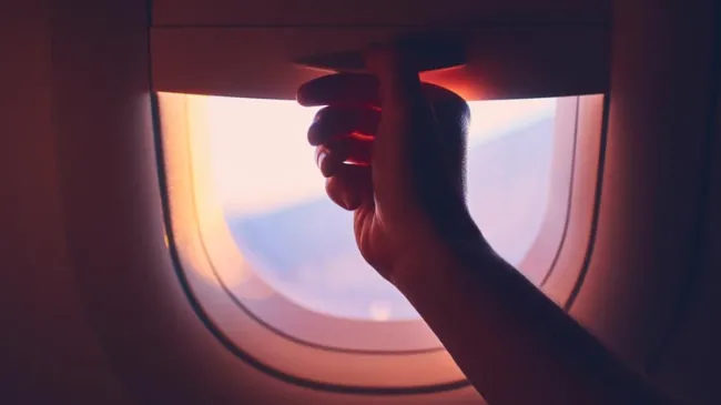 plane window closing